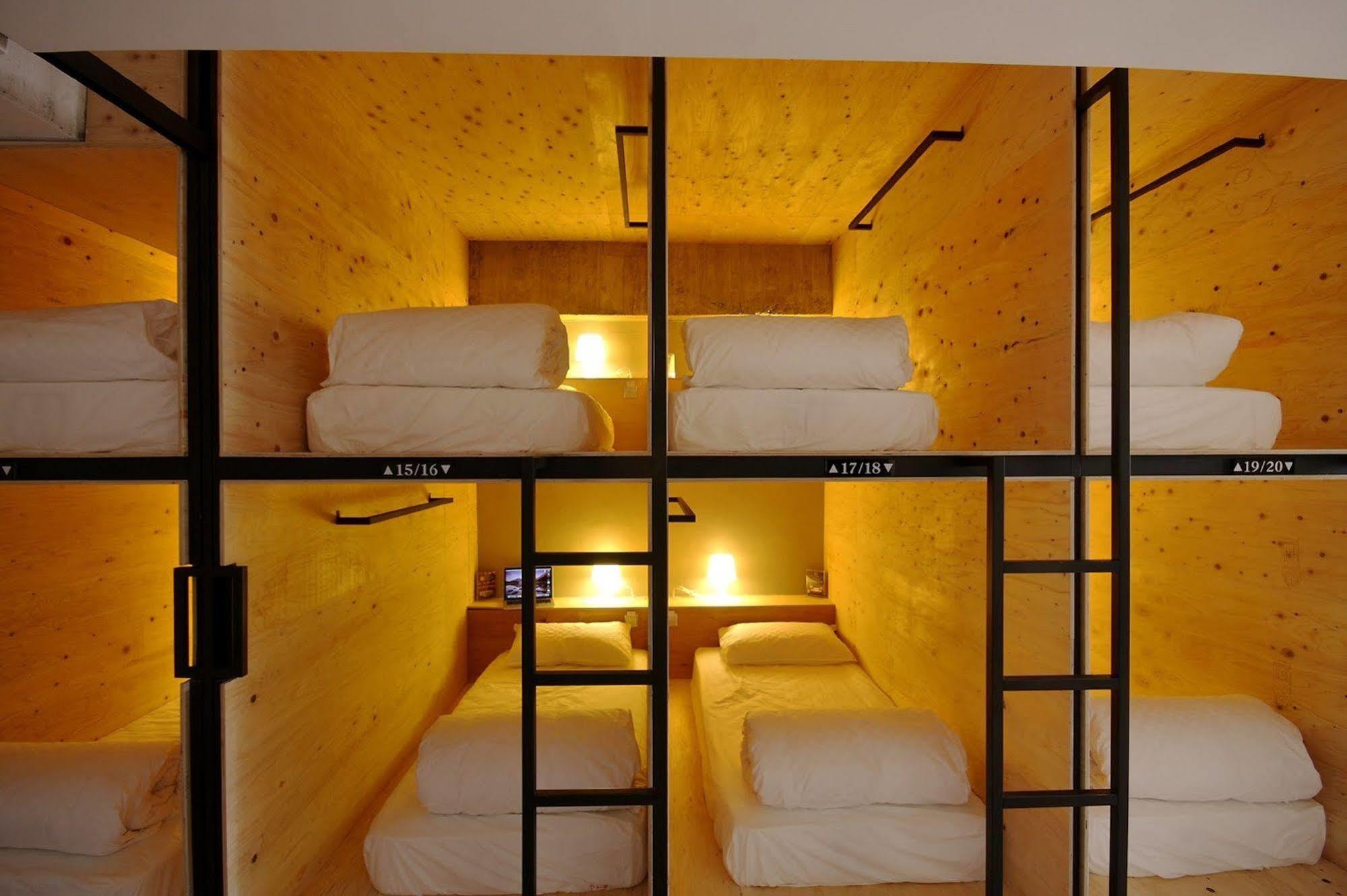 Mini West Hotel Taichung Bagian luar foto