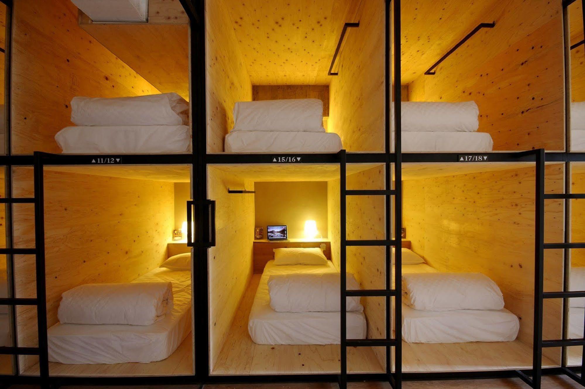 Mini West Hotel Taichung Bagian luar foto
