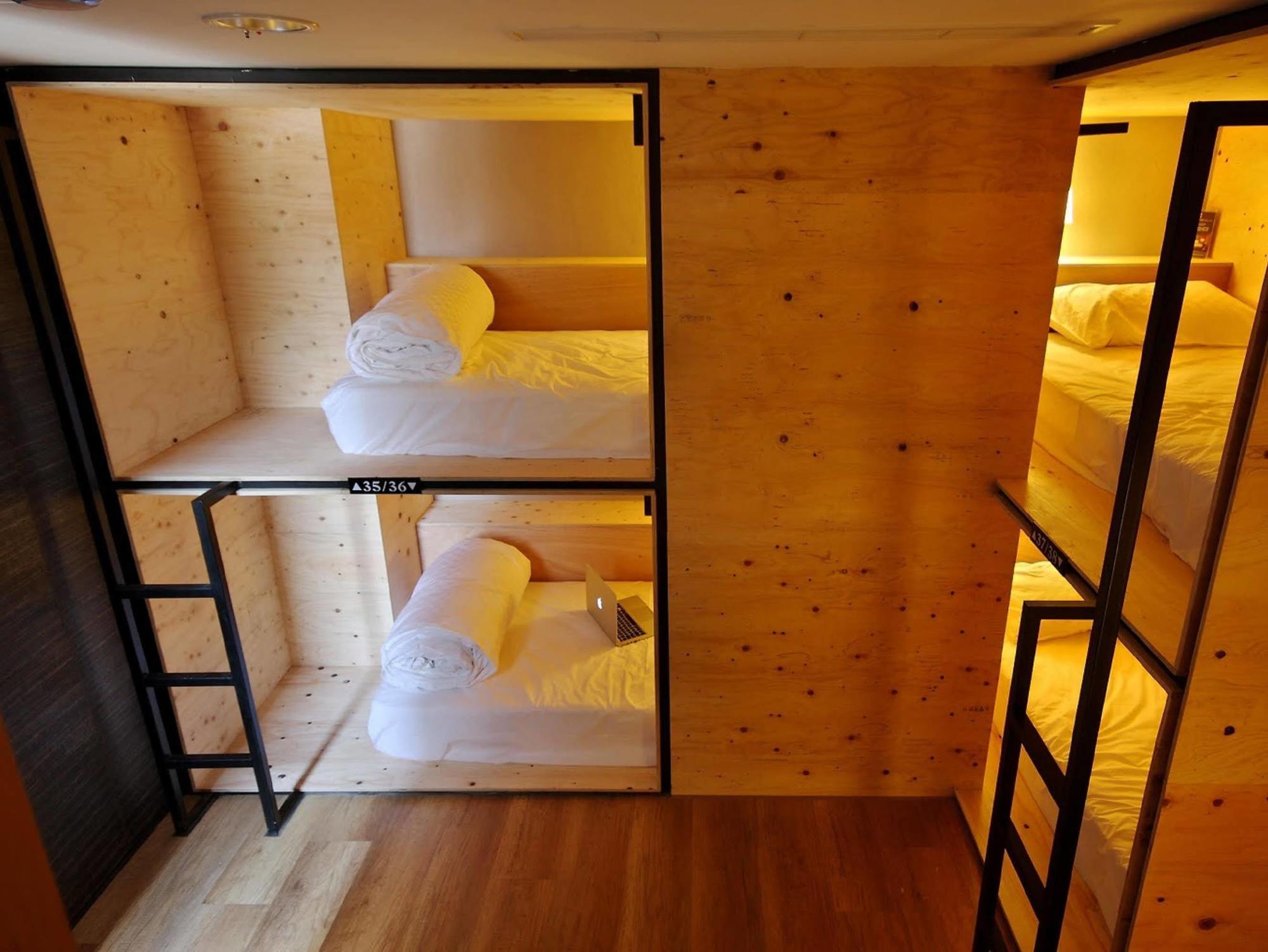 Mini West Hotel Taichung Bagian luar foto